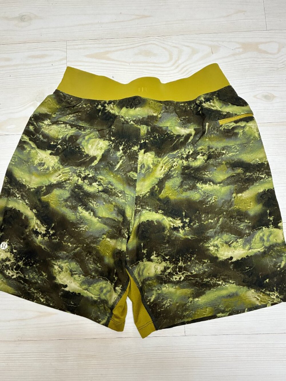 Lululemon Men's T.H.E. Linerless Short 7" in High Dive Auric Gold Multi Medium - Picture 2 of 6